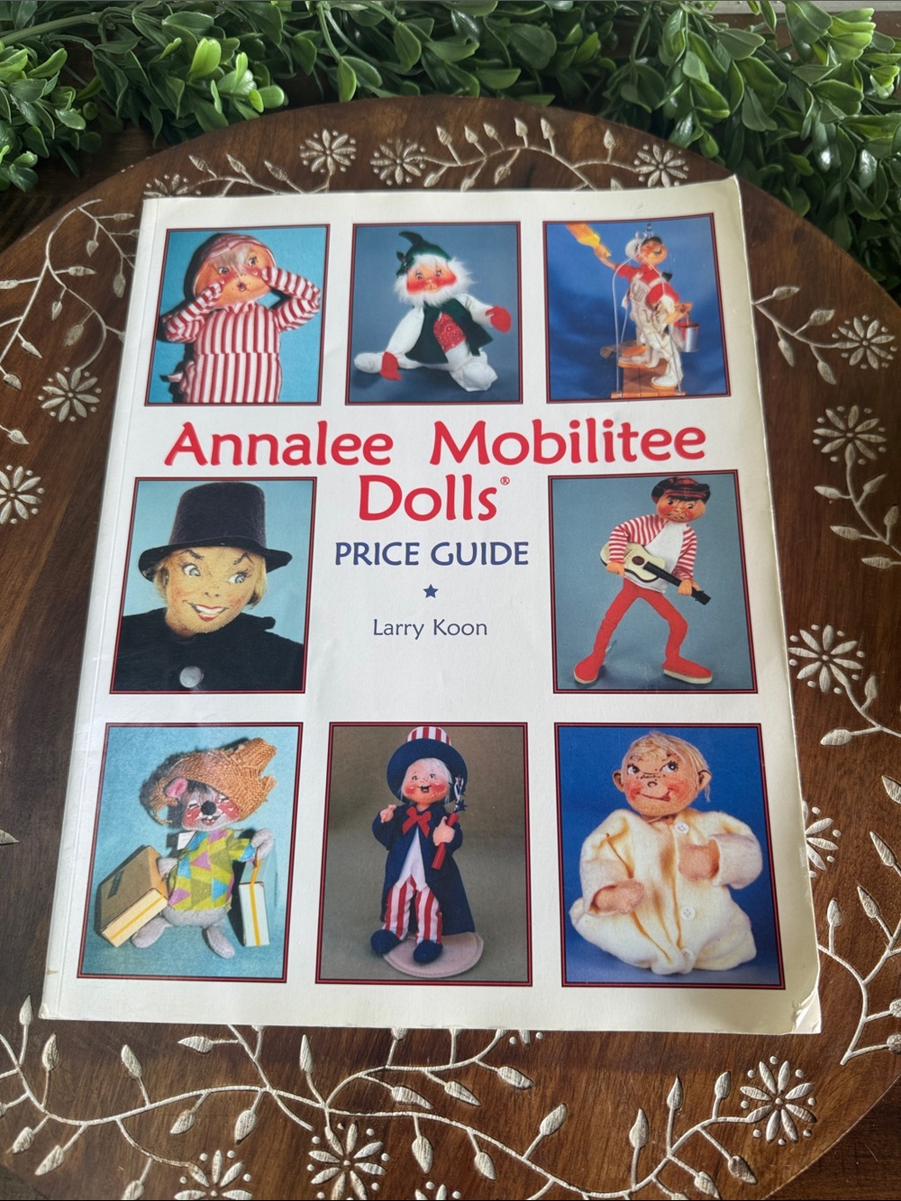Annalee Mobilitee Dolls Guide Book